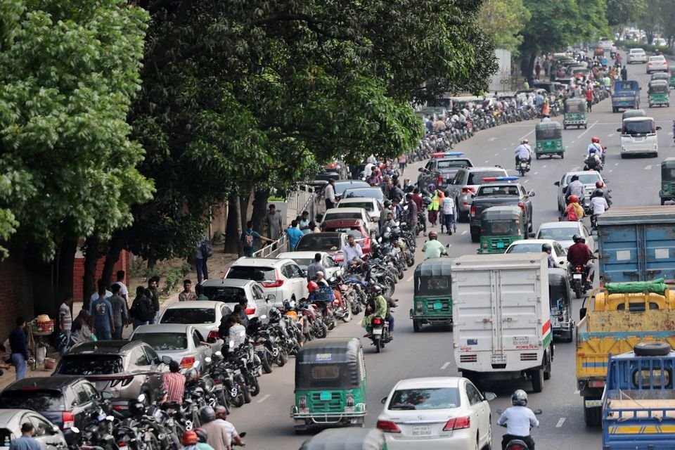 Vehicles queue at a filling station in Bangladesh, one of the many countries worldwide hit by fuel shortages. Photo: Reuters